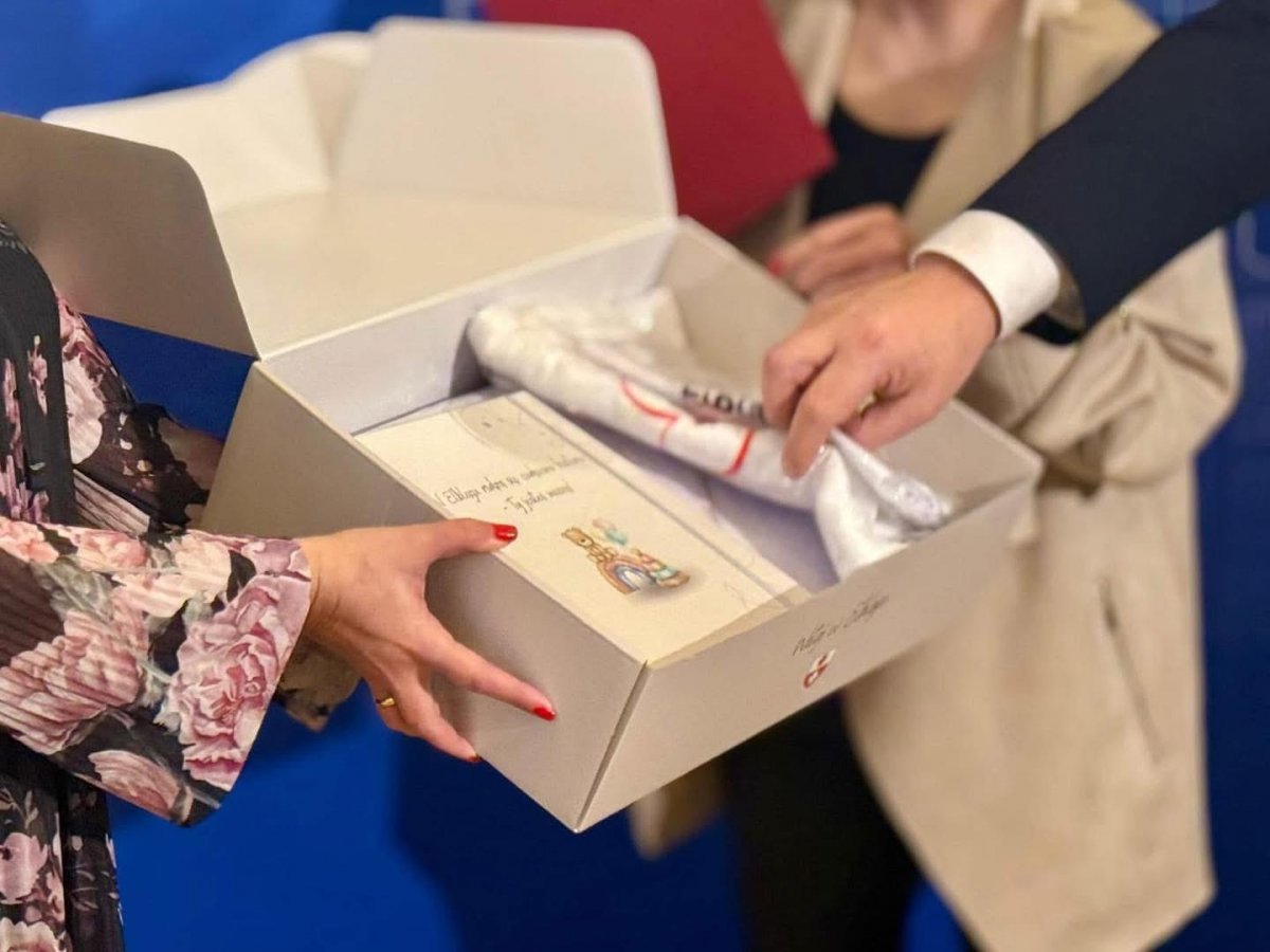 Prezent na dobry początek – wyprawki dla noworodków w Elblągu
