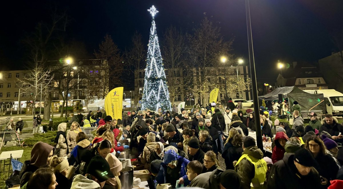 X Wigilijne Spotkanie „Nie Jesteś Sam” na placu Dworcowym już za nami