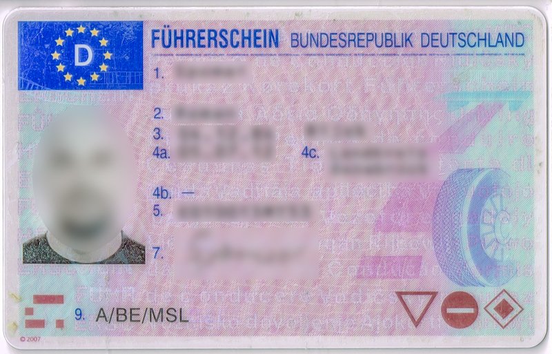Niemiec z fałszywym prawem jazdy zatrzymany na granicy w Grzechotkach
