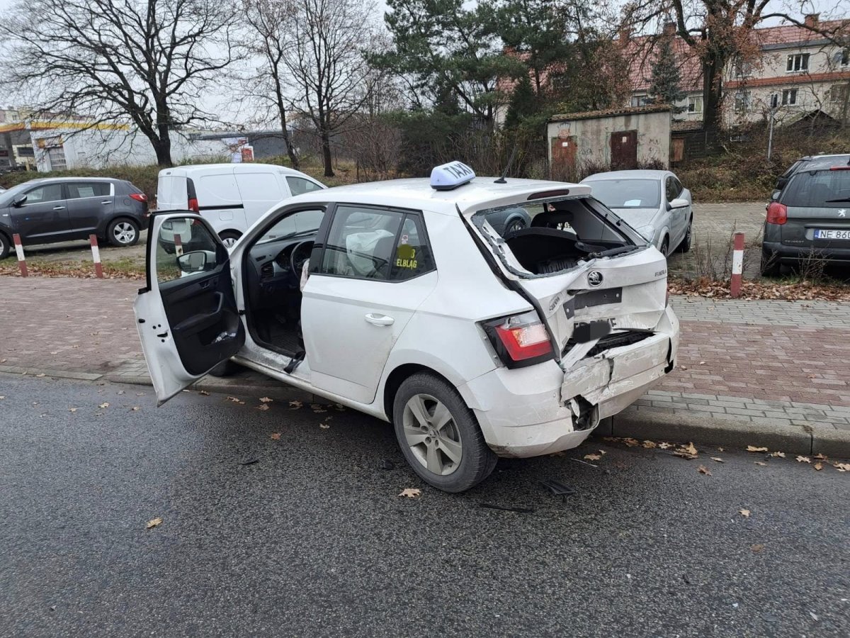 Elbląg: Kolizja trzech pojazdów na ul. Piłsudskiego