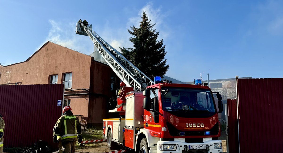 Pożar w odlewni przy ul. Niskiej. Z budynku ewakuowało się 18 osób
