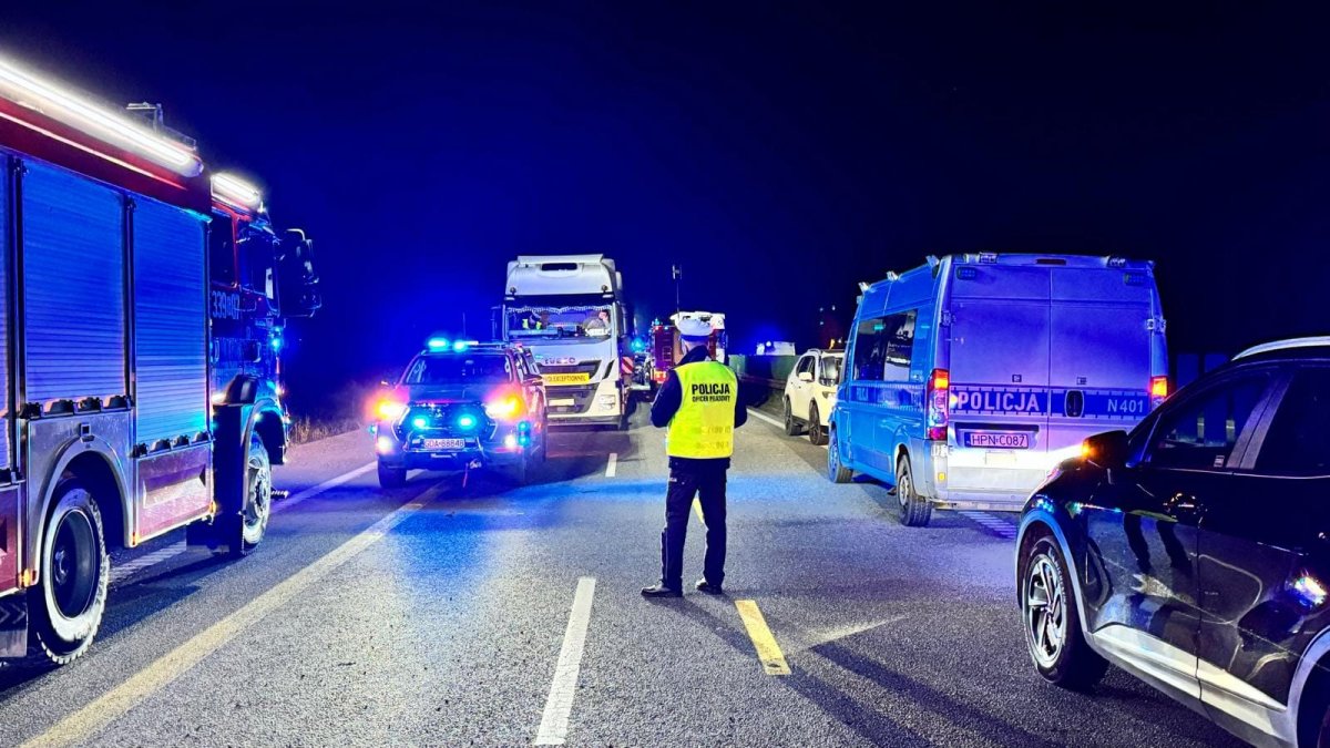 Policja szuka świadków katastrofy drogowej na S7
