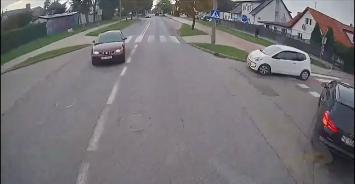 Zderzył się z autobusem komunikacji miejskiej [VIDEO]
