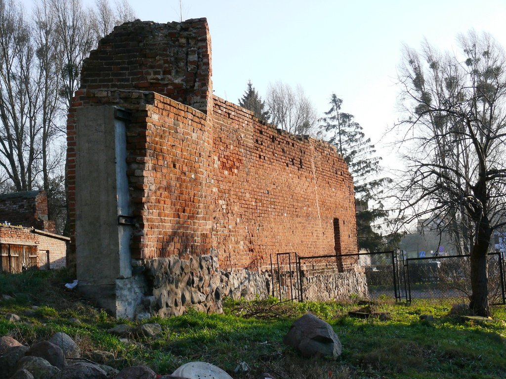 Remont zabytkowych murów w Pasłęku: Problemy i nieoczekiwane odkrycie. Będą badania archeologiczne