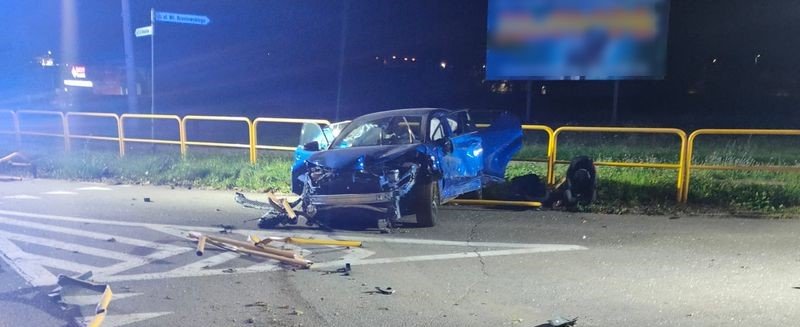 Malbork: 14-latka zabrała ojcu auto, spowodowała wypadek i uciekła z miejsca zdarzenia