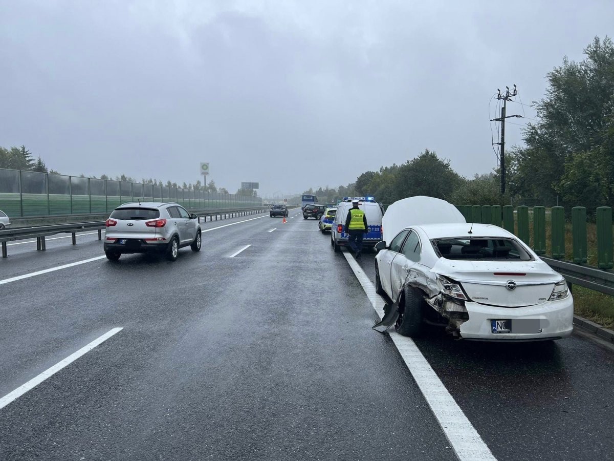 Wypadek na drodze S7. Dwie kobiety zostały przewiezione do szpitala