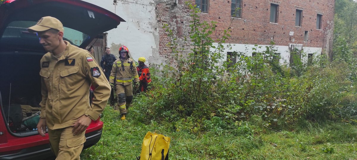 Strażacy wyłowili ciało mężczyzny, który utopił się w kanale znajdującym się obok nieczynnego młyna
