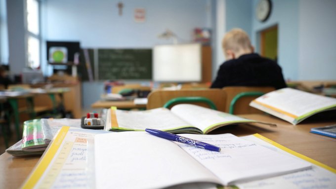 Kalendarz roku szkolnego 2024/2025.  Kiedy dni wolne, przerwy świąteczne, ferie i egzaminy? [KALENDARZ DO DRUKU]
