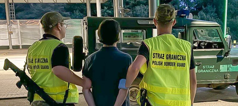 Grzechotki: Ojciec i syn mieli podrobione dokumenty