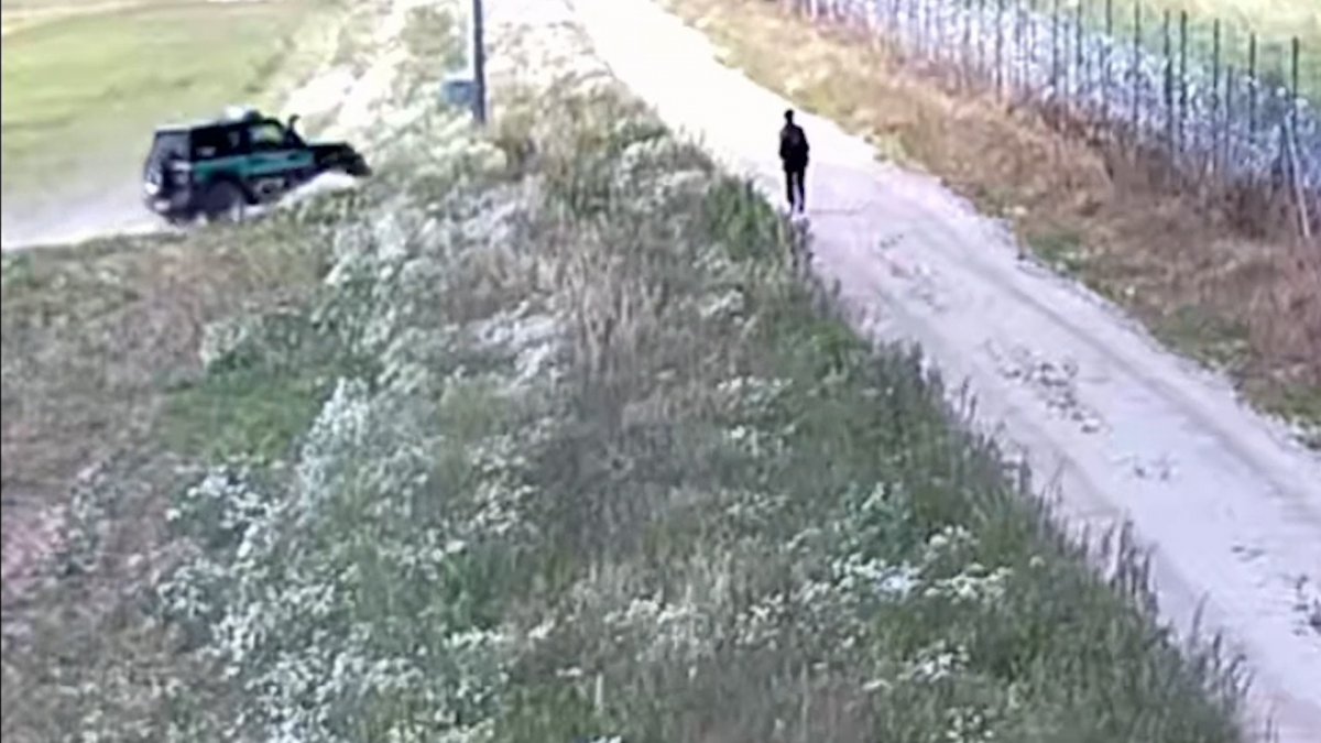 Myślała, że dojdzie do Gdańska. Funkcjonariusze z placówki straży granicznej w Grzechotkach ukarali mandatem kobietę, która weszła na pas drogi granicznej

