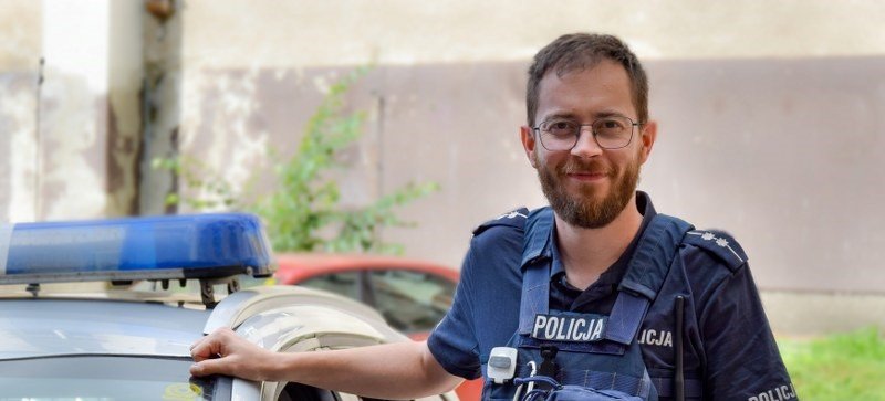 O włos od tragedii. Policjant z Elbląga reanimował mężczyznę, któremu zatrzymało się serce