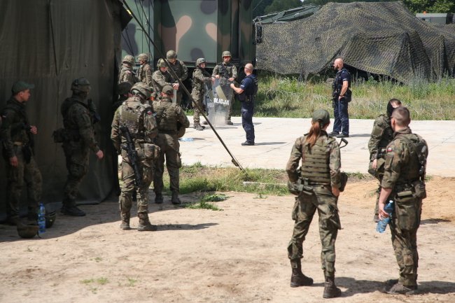 Niemiecka policja podrzuciła nam migrantów