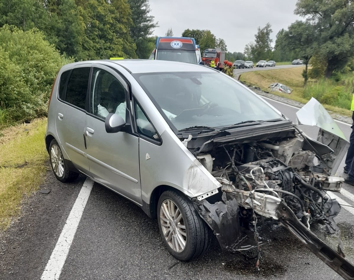 Wypadek w pobliżu Karczowisk Górnych. Droga nr 22 jest zablokowana [ZDJĘCIA]
