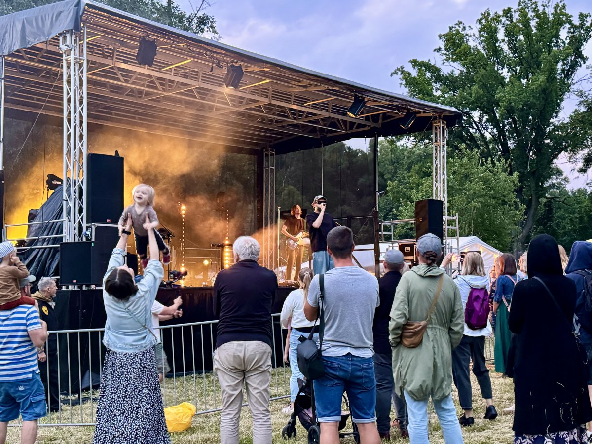 Elbląskie Święto Muzyki 2024: Koncert Tomka Makowieckiego pod Górą Chrobrego [ZDJĘCIA]
