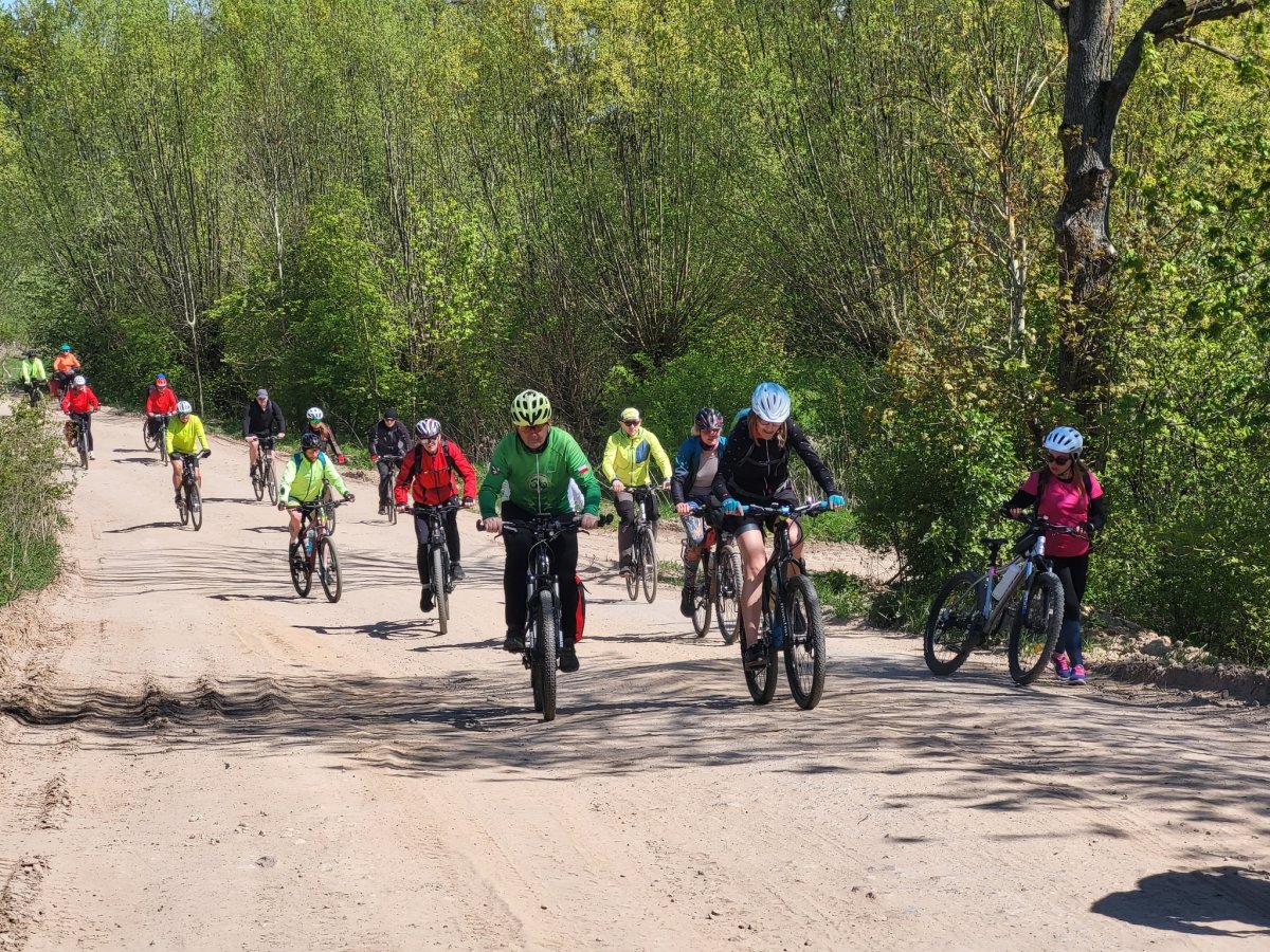 Rowerami do Krainy Kanału Elbląskiego. Uczestnicy Miejskiej Wycieczki Rowerowej odwiedzą Topolno Wielkie i Wysoką
