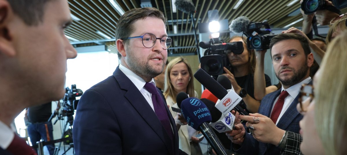 Poseł PiS Andrzej Śliwka wykluczony z posiedzenia sejmowej komisji śledczej ds. afery wizowej. Zarzucił przewodniczącemu łamanie zasad
