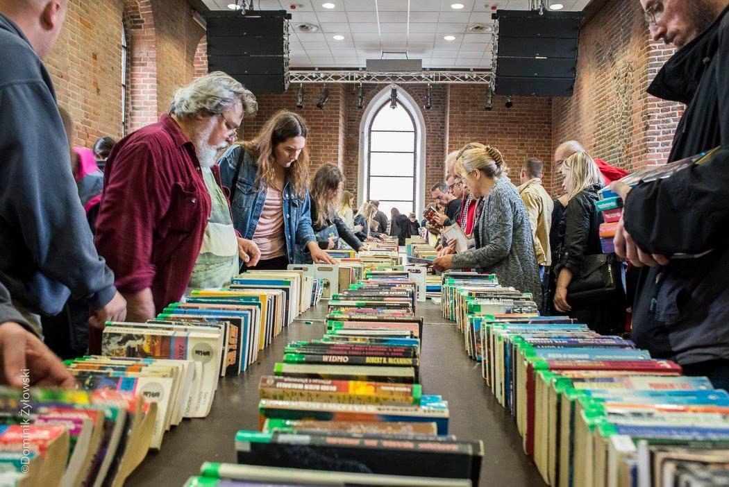 Elbląg: Kiermasz książek wycofanych z bibliotecznego księgozbioru