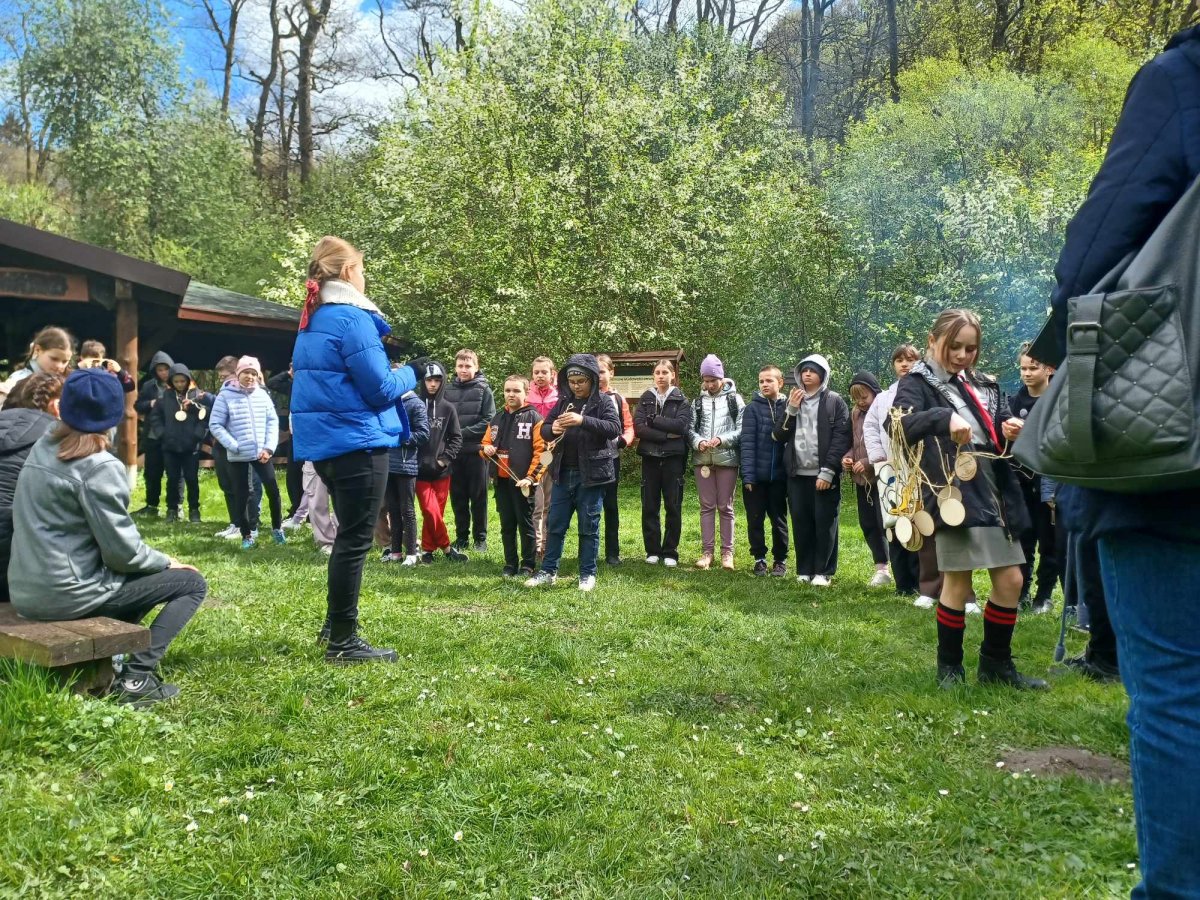 Hufiec ZHP w Braniewie ruszył w teren! Połączyli naukę z przygodą i integracją w pięknym otoczeniu Pieniężna