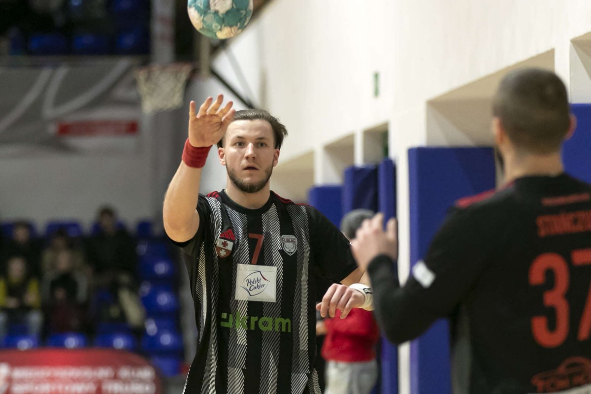 II LIGA PIŁKI RĘCZNEJ MĘŻCZYZN. Piłkarze ręczni Silvant Handbal Elbląg pokonali MLKS Czarnych Olecko 