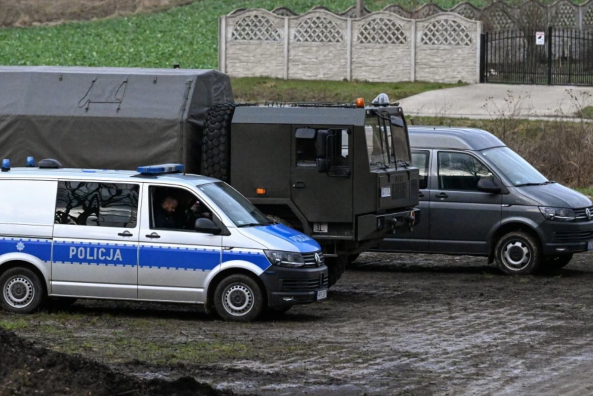 Policja zabezpiecza obiekt wojskowy, który wylądował w gminie Miłakowo. Czy to kolejny balon meteorologiczny?

