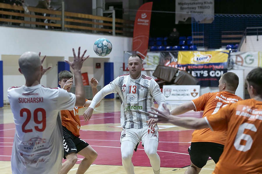 II LIGA PIŁKI RĘCZNEJ MĘŻCZYZN. Zawodnicy Silvant Handball Elbląg nie wypuścili zwycięstwa z rąk i pokonali Handball Czersk