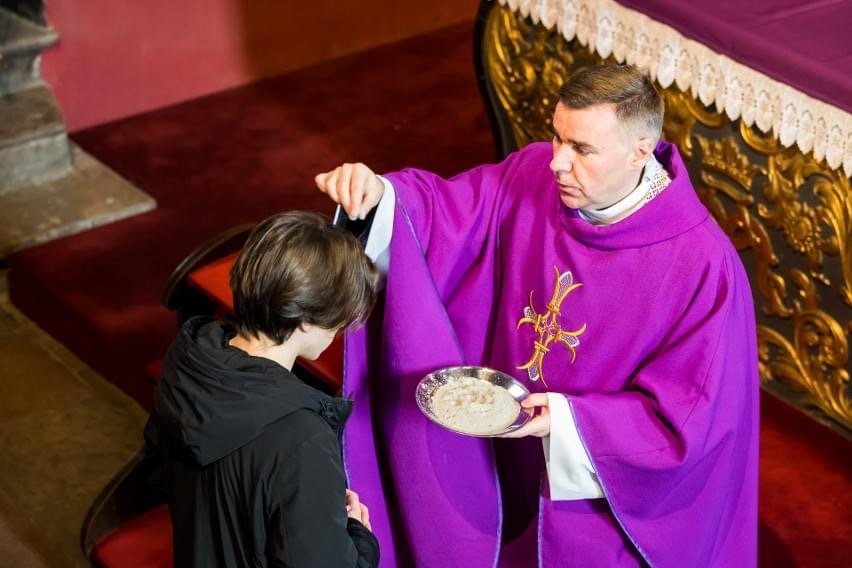 Wielkimi krokami zbliżają się Święta Wielkanocne. Jaki jest związek Wielkiego Postu z istotą uroczystości Zmartwychwstania Pańskiego?
