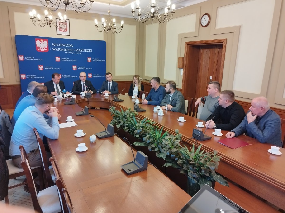 Wojewoda Radosław Król spotkał się z protestującymi rolnikami