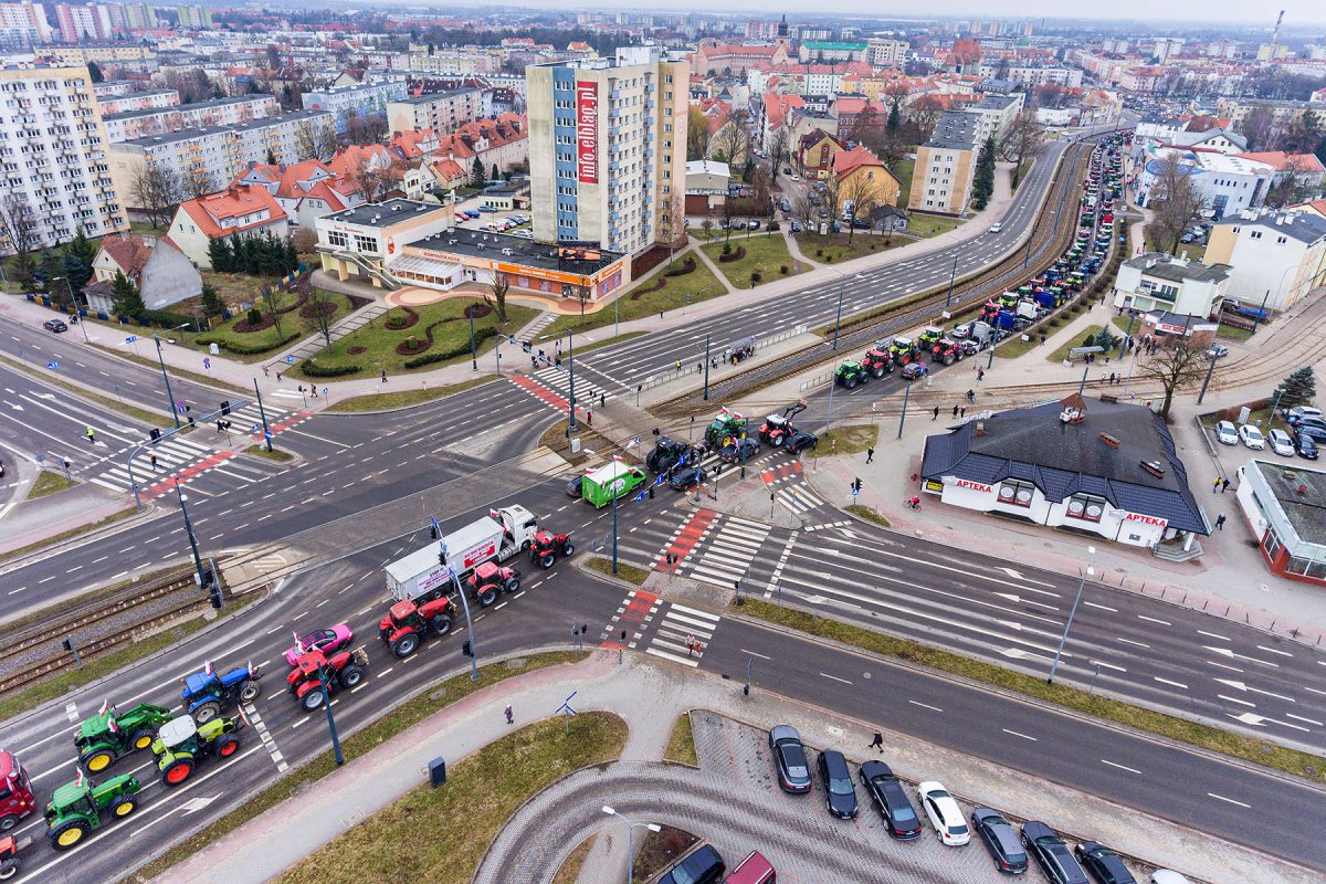 Strajk rolników w Elblągu. Film i zdjęcia z drona