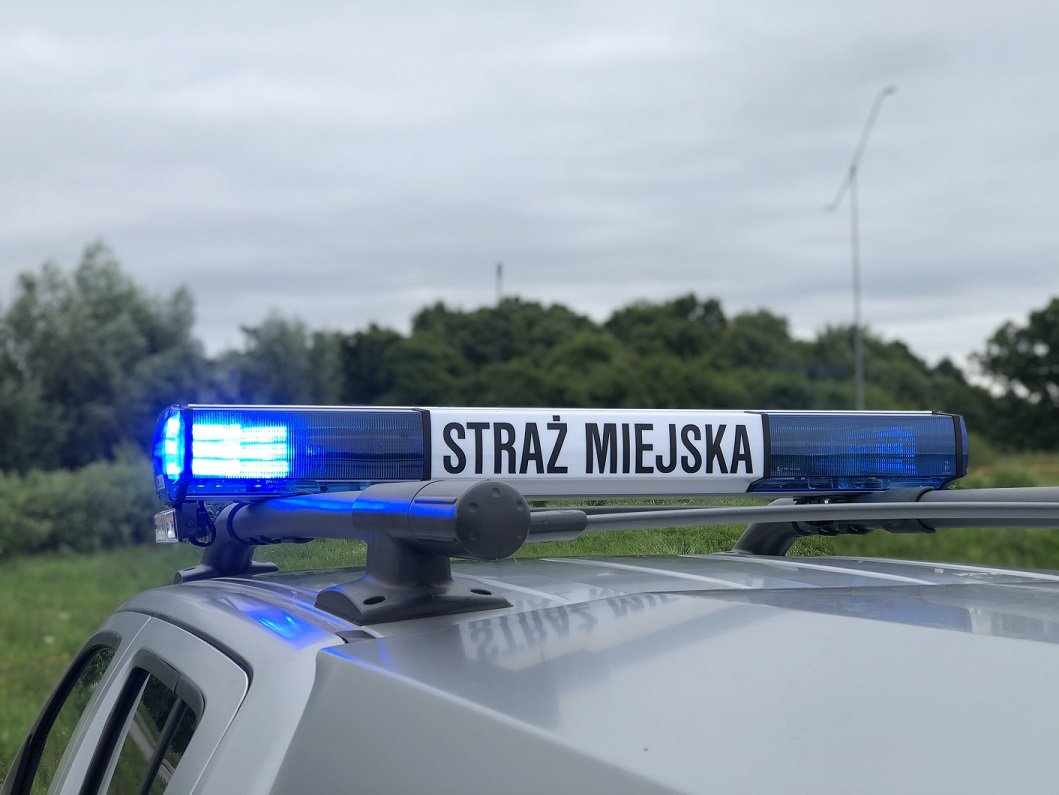 Elbląg: Postanowili sprzątnąć pralkę z otwartego budynku

