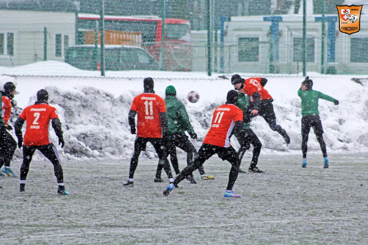 PIŁKA NOŻNA. Porażka Concordii z Jaguarem w śnieżnym sparingu