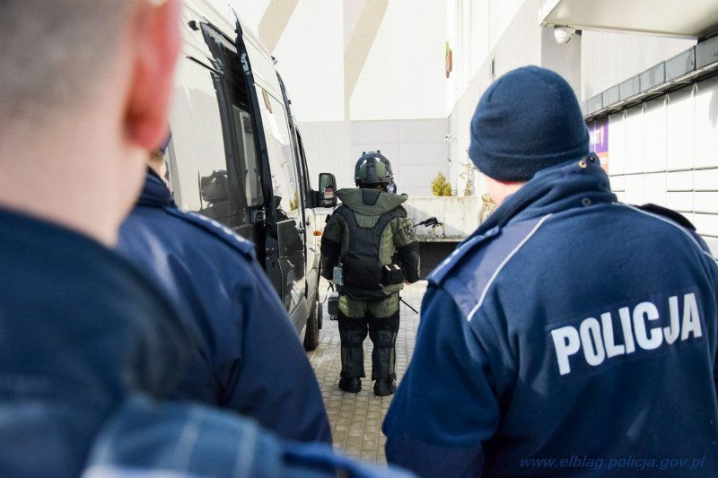 Alarm bombowy w hotelu w Krynicy Morskiej to żart nastolatki z Bydgoszczy. Wszystko transmitowała online
