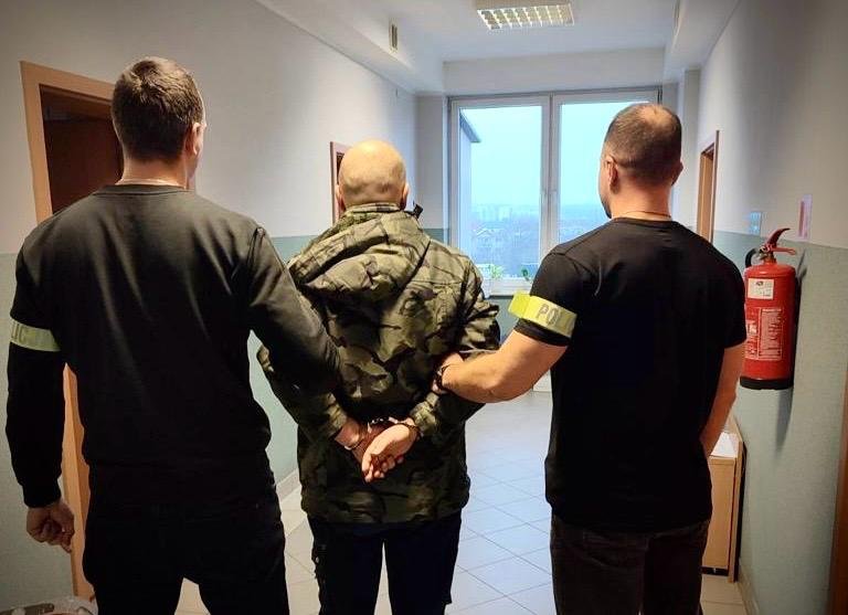 46-latek podejrzany o stalking. Nękał 89-letnią kobietę. Strzelił do niej z wiatrówki i zażądał pieniędzy
