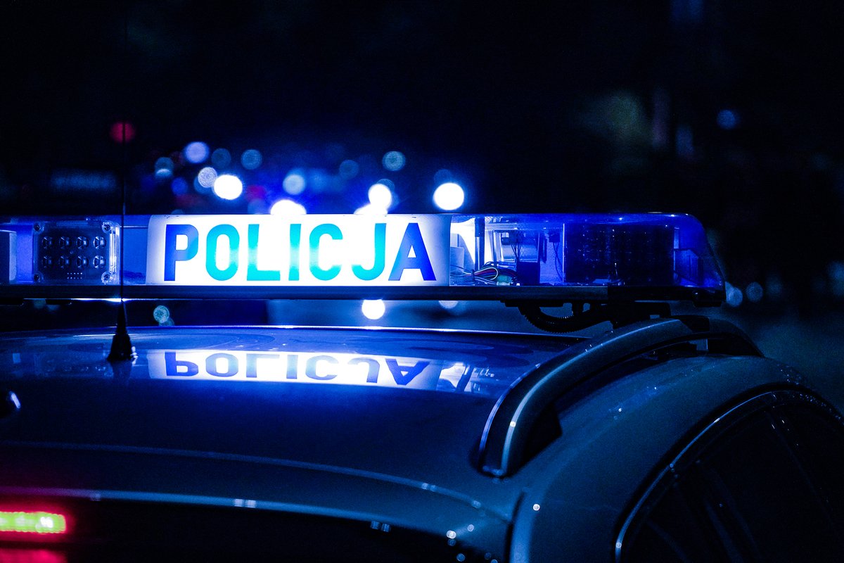 Przechodziła przez przejście z babcią, gdy uderzył w nią samochód. 13-latka trafiła do szpitala