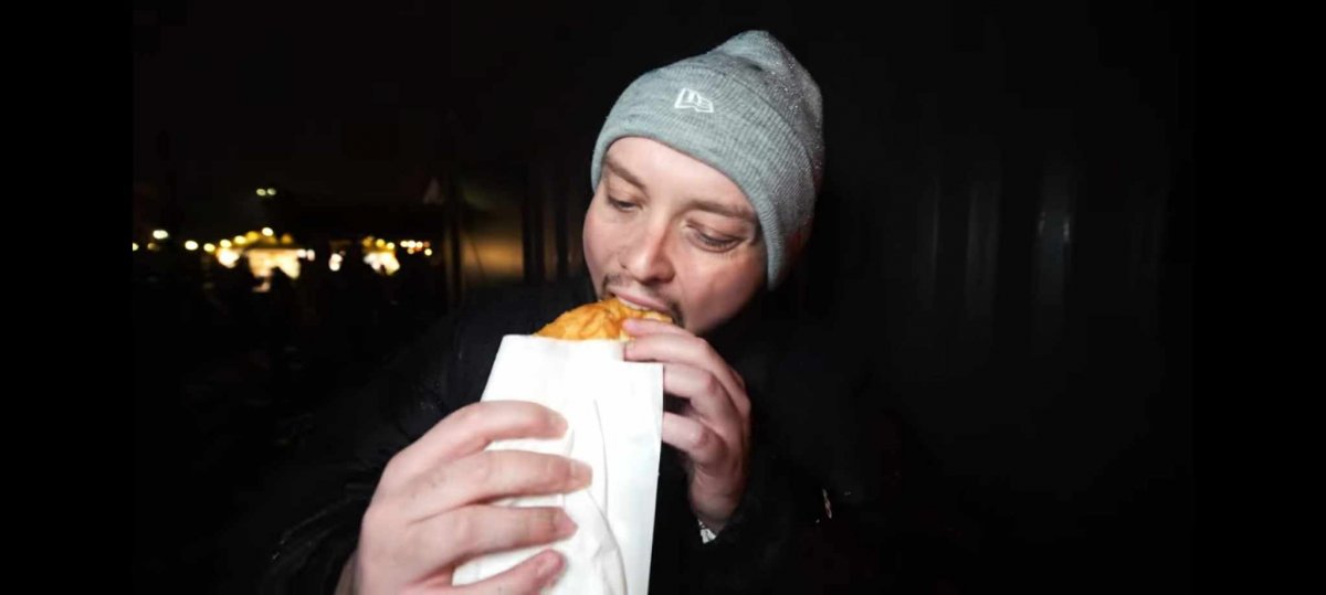 W Gdańsku trwa Jarmark Bożonarodzeniowy. Znany youtuber Książulo sprawdził ceny i jakość nie tylko pierogów