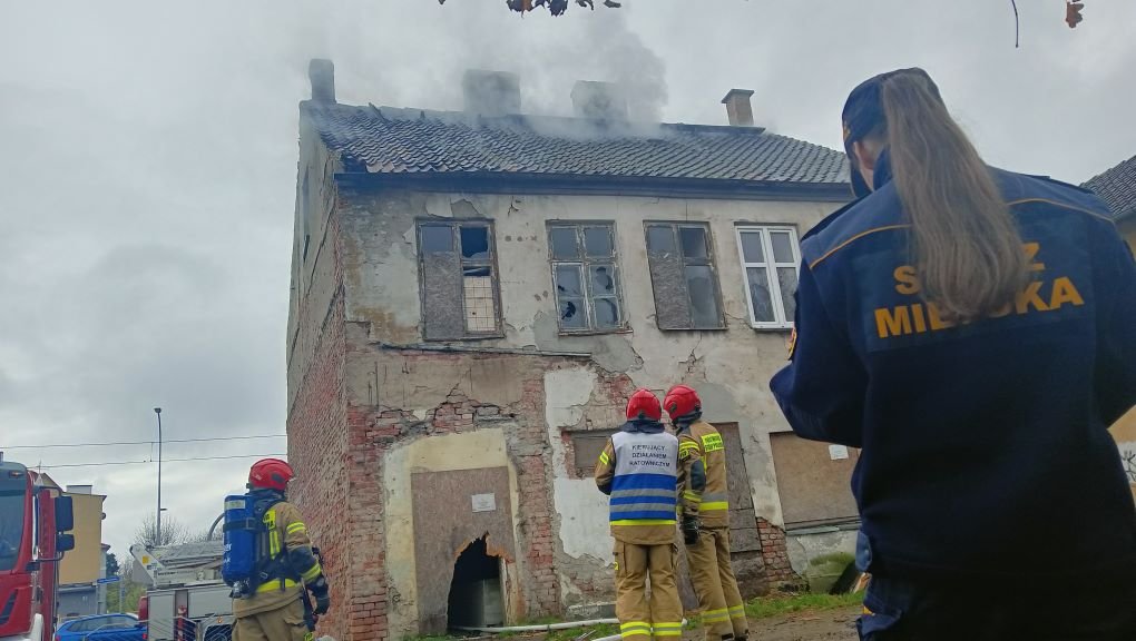 Pożar pustostanu na Grunwaldzkiej. Zadymienie zauważyli strażnicy miejscy