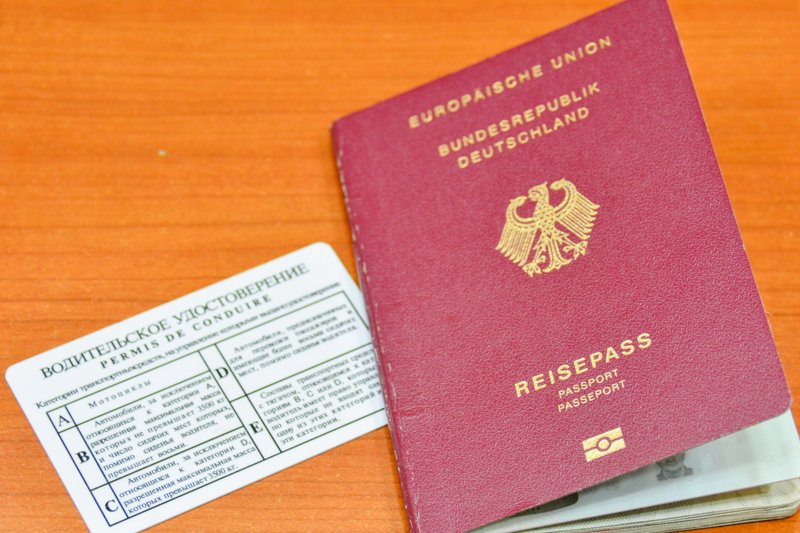 Niemiec narodowości rosyjskiej posłużył się podrobionym prawem jazdy