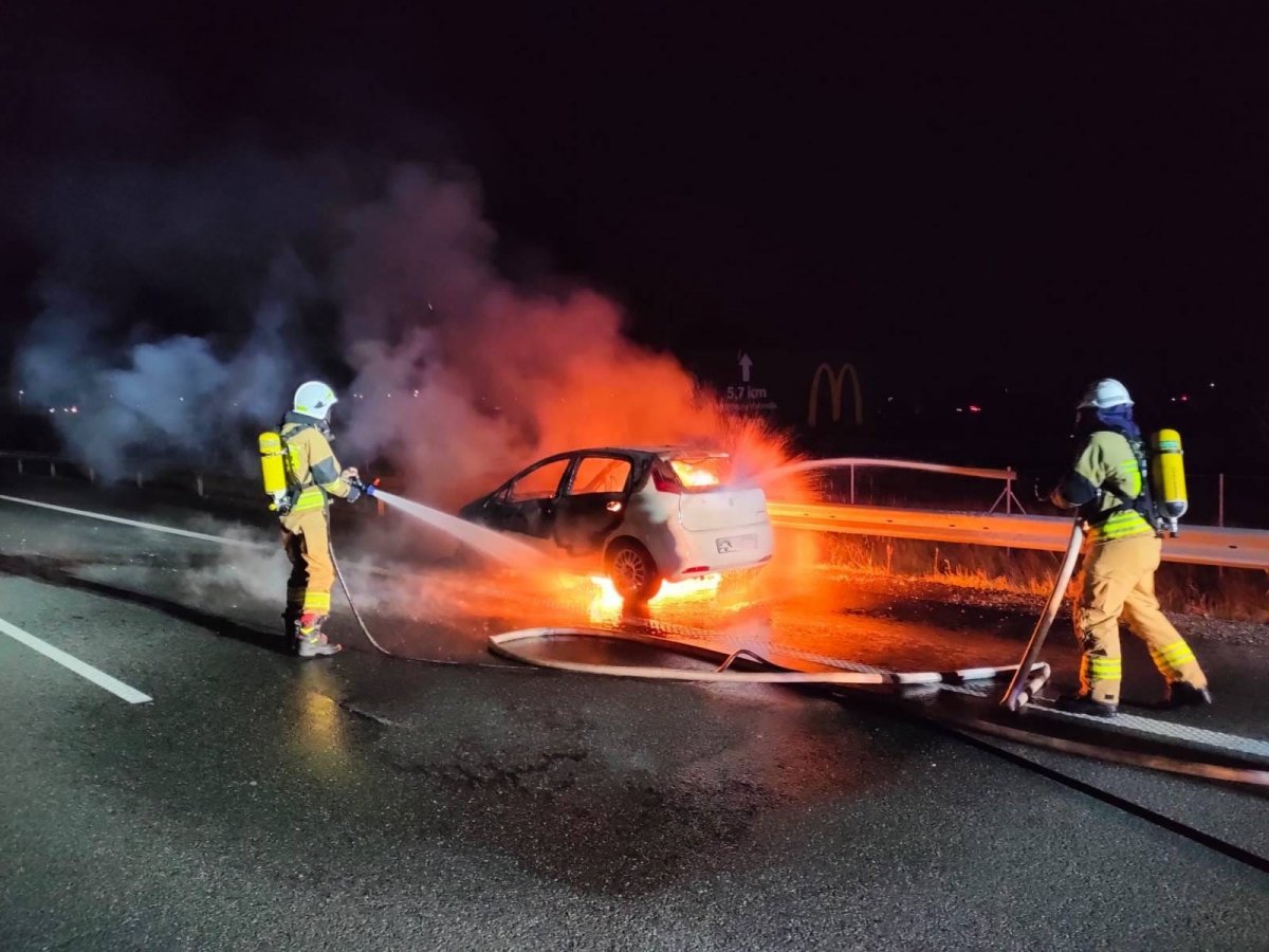 Pożar samochodu na S7. Na drodze do Elbląga zapaliło się auto osobowe