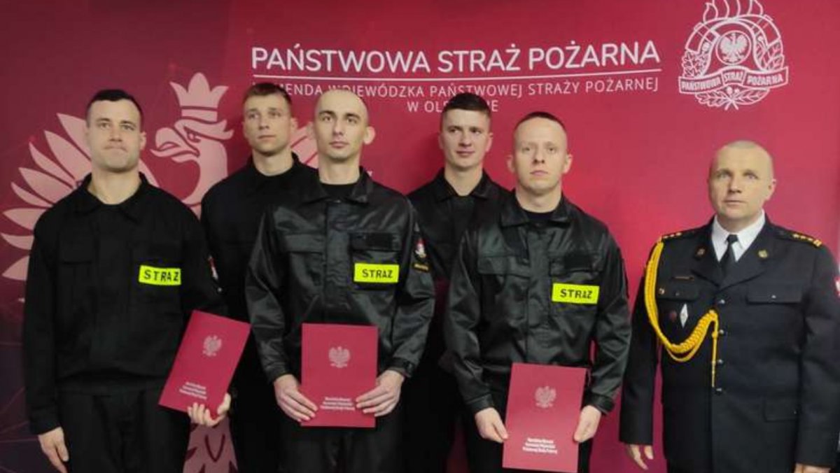 32 młodych adeptów pożarnictwa złożyło ślubowanie. Wśród nich są strażacy z Braniewa