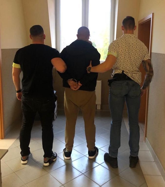Dzień próbny w firmie kurierskiej był dla niego okazją do kradzieży