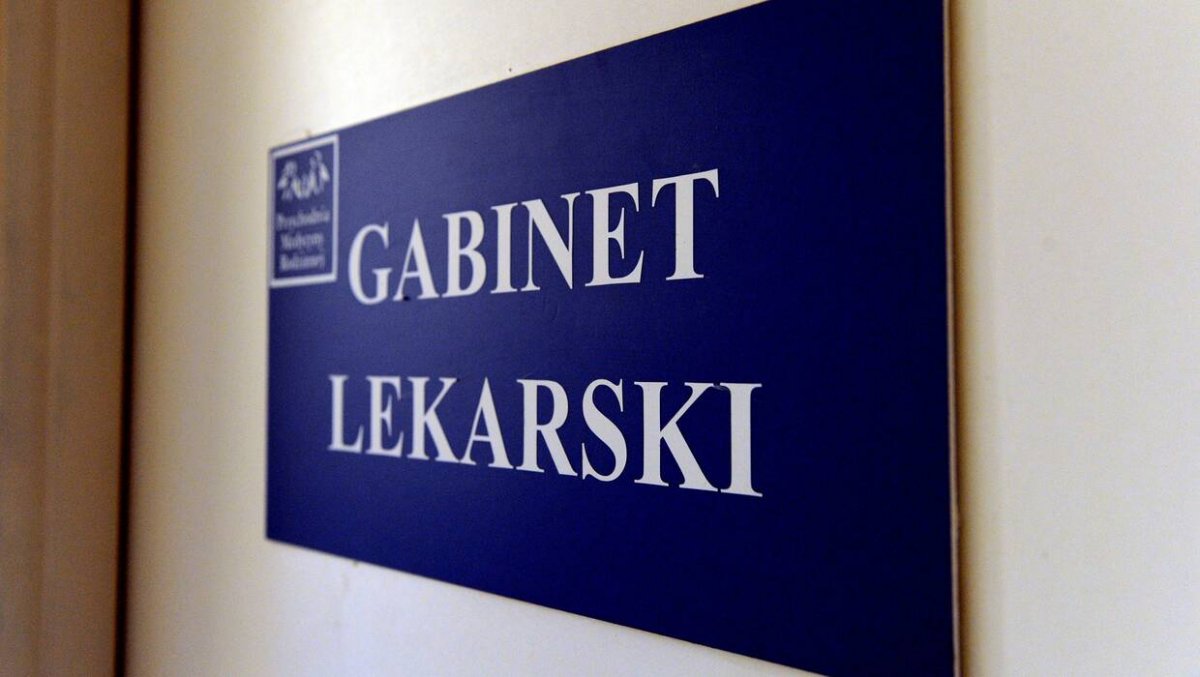 Onkolog skazany na 10 lat więzienia za gwałcenie i molestowanie pacjentek
