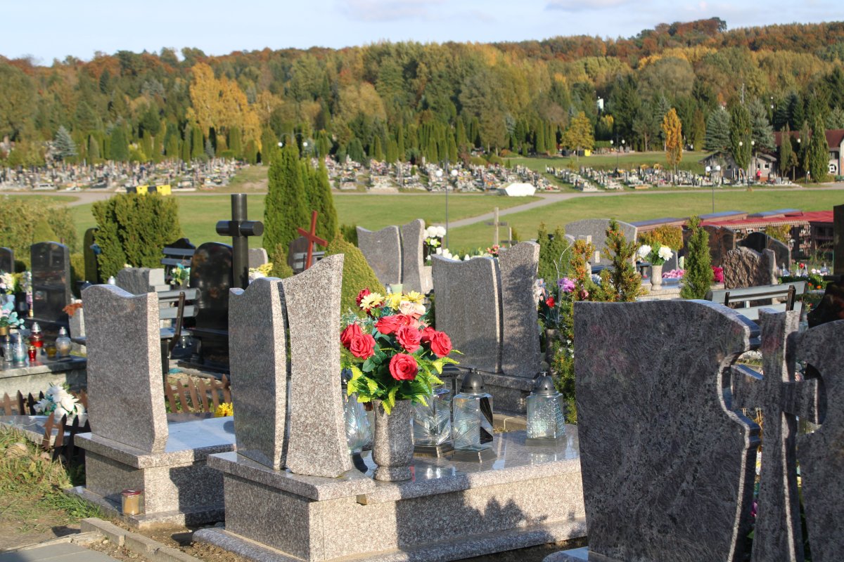 Wszystkich Świętych 2023. Niech będzie bezpiecznie, w drodze i na cmentarzu