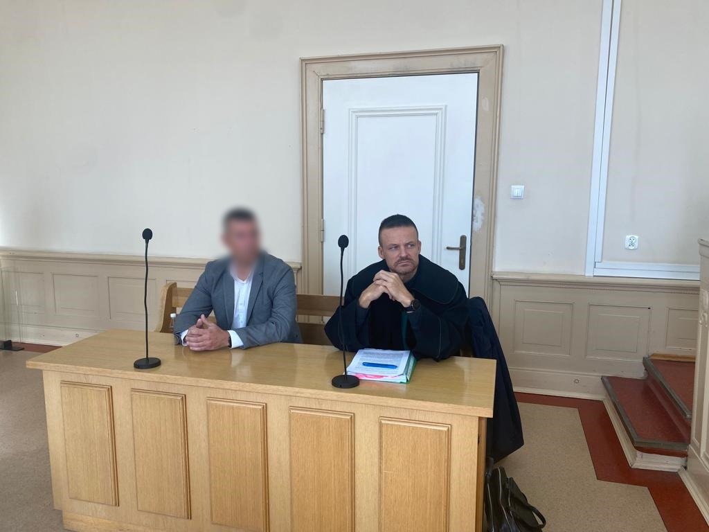 „Przyjęła rolę ofiary”. Ruszył proces elbląskiego policjanta oskarżonego o znęcania się nad świadkiem