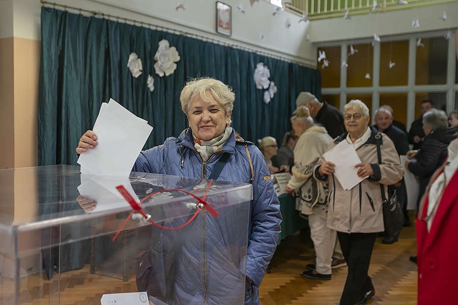 Polska wybiera. Czy padnie frekwencyjny rekord? Najnowsze dane o frekwencji w Elblągu [ZDJĘCIA]