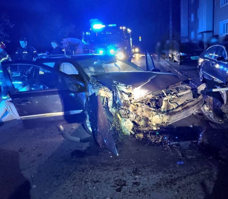 Pościg za 16-letnim kierowcą bez uprawnień skończył się tragicznie. Do szpitala zabrał go śmigłowiec