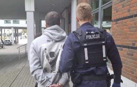 Gdańsk: Na randkę z dziewczyną ukradł sushi ze sklepu, groził nożem goniącemu go ochroniarzowi