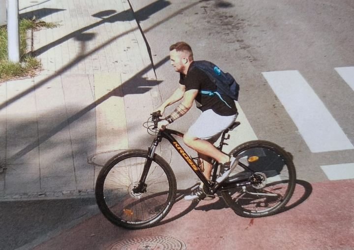 Policjanci z Elbląga poszukują tego rowerzysty
