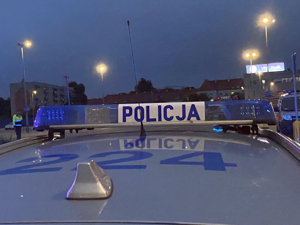 Elbląg: Do jej drzwi zapukała młoda kobieta. Staruszka straciła 13 tys. zł. Pieniądze trzymała w portfelu