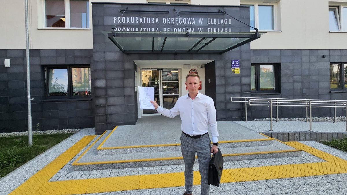 Paweł Rodziewicz, Miejski Rzecznik Konsumentów zgłosił prezydenta Elbląga do prokuratury. Urzędnik twierdzi, że Wróblewski groził mu utratą pracy za brak informacji o starcie w wyborach do Sejmu
