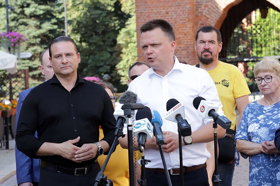 Trzecia Droga w Elblągu. Szymon Hołownia przedstawił „jedynkę” z okręgu elbląskiego. To Rafał Ryszczuk, burmistrz Kisielic
