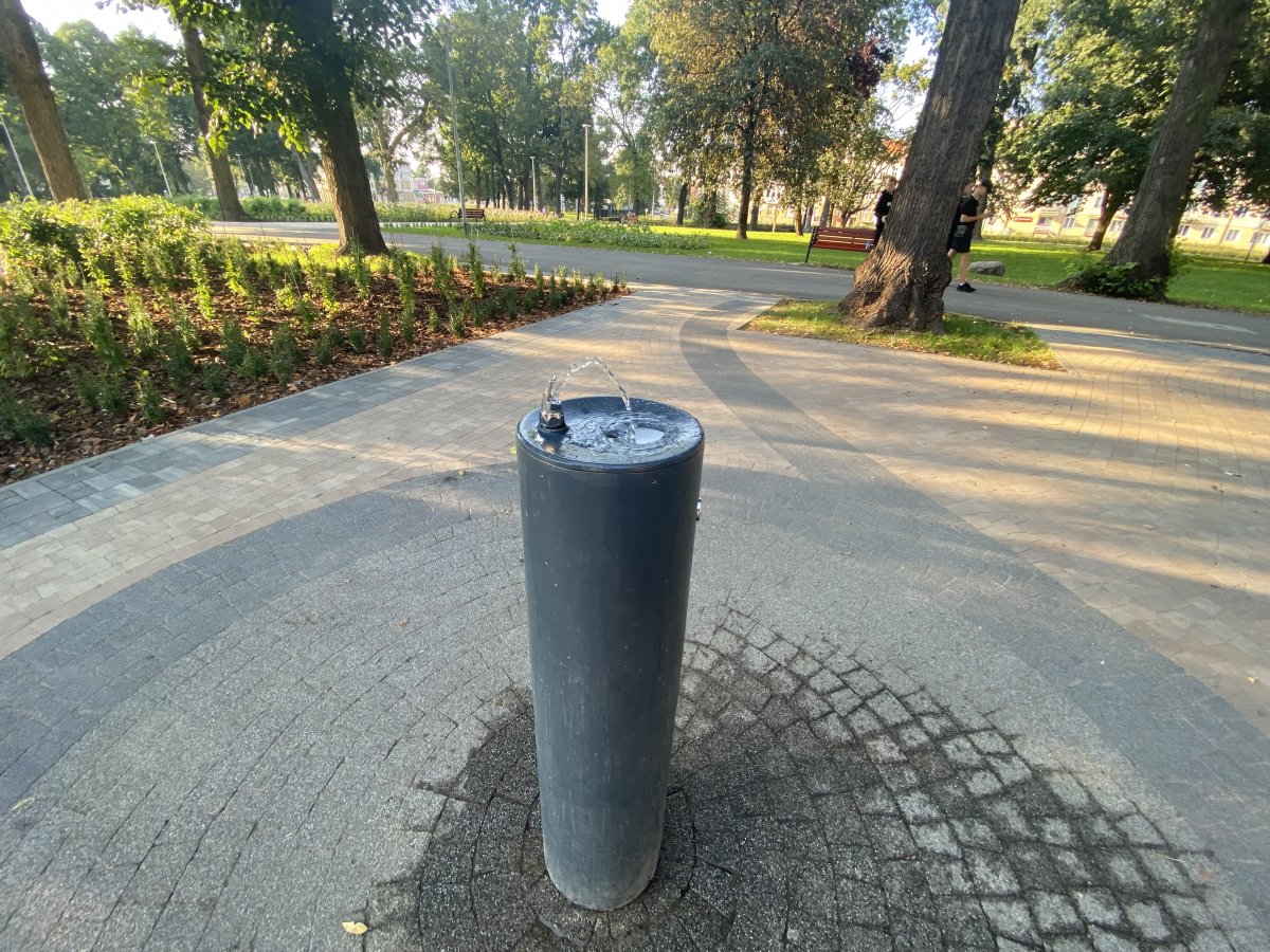 W parku Planty pojawiło się poidełko. Płynie z niego elbląska kranówka